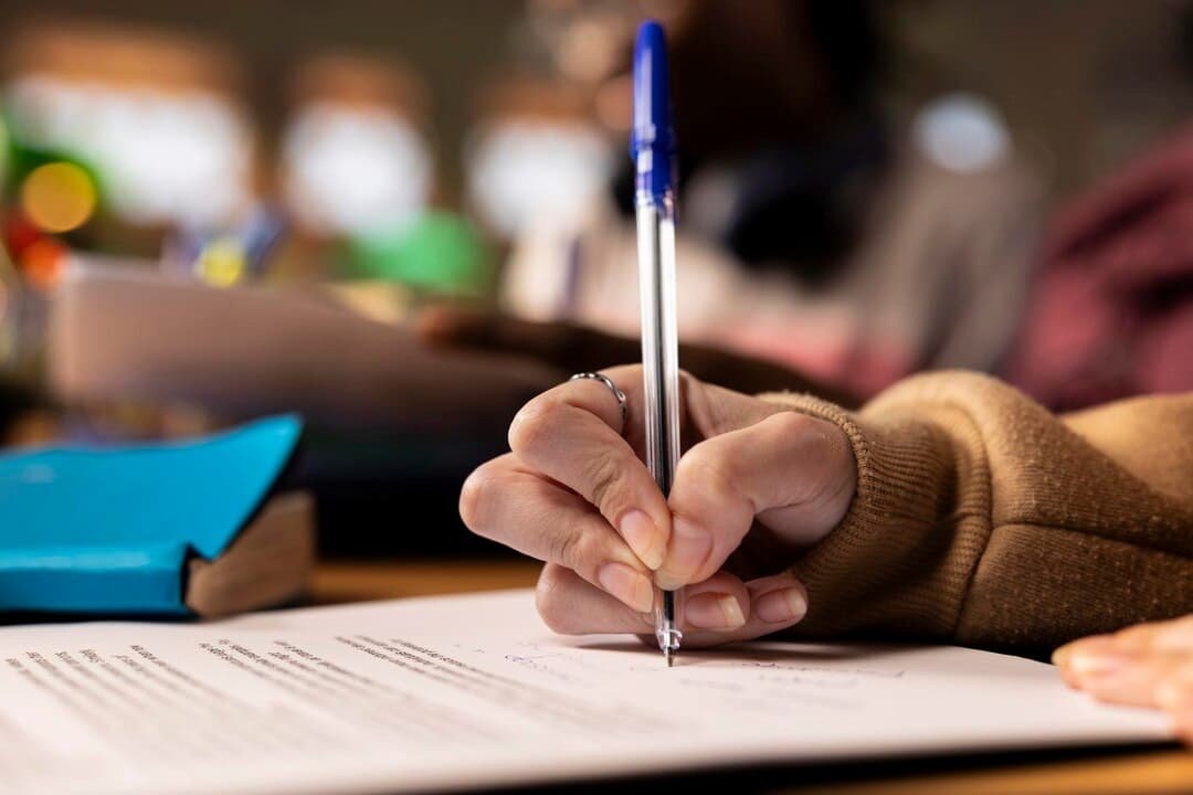 How NEET Previous Year Papers Help Aspirants Crack the Exam Easily